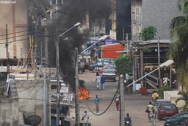 Un civil tué dans des heurts à Abidjan