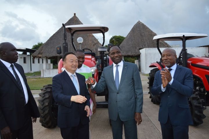 Mot de monsieur le ministre de l’agriculture et de développement rural á l’occasion de la cérémonie de remise du matériel de mécanisation agricole á la société ivoirienne de technologie tropicale (I2T)
