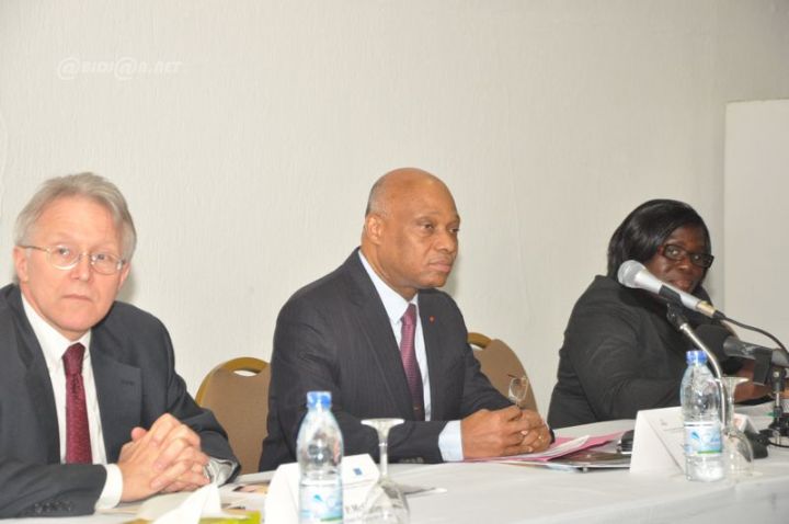 Evaluation du diamant brut : huit acteurs du secteur reçoivent leur certificat de fin de formation