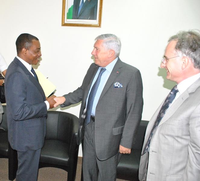 Coopération France - Côte d’Ivoire : le Contrat de Désendettement et de Développement (C2D)   en négociation à Abidjan.