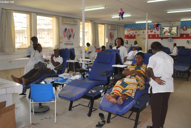 Le Rotary Club Abidjan Excelsior fait un don de sang