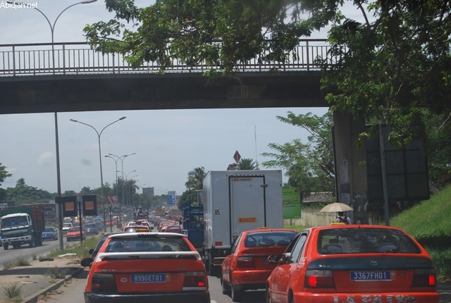 Les Abidjanais, prisonniers des embouteillages