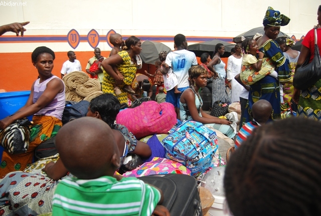 Exode des populations vers l`intérieur du pays - Les Ivoiriens fuient Abidjan