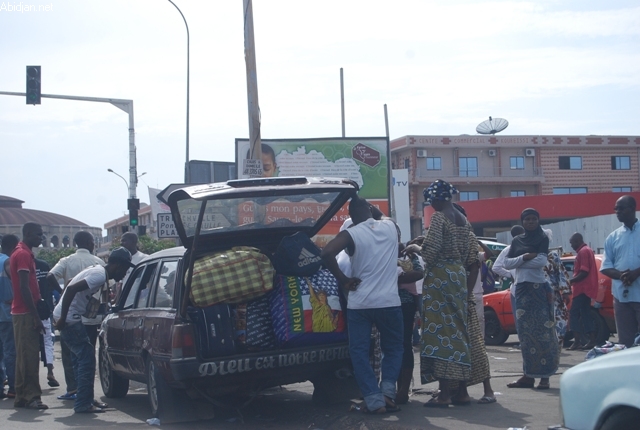 La peur de la guerre vide Abidjan de ses habitants