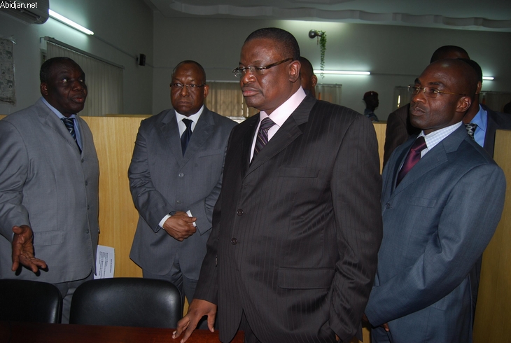 Côte d`Ivoire: le gouvernement Gbagbo défend la fermeté face à la presse