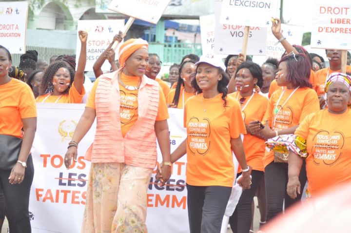 Marche Pacifique Orange day 2019 : une centaine de personnes en marche dans les rues de Grand-Bassam