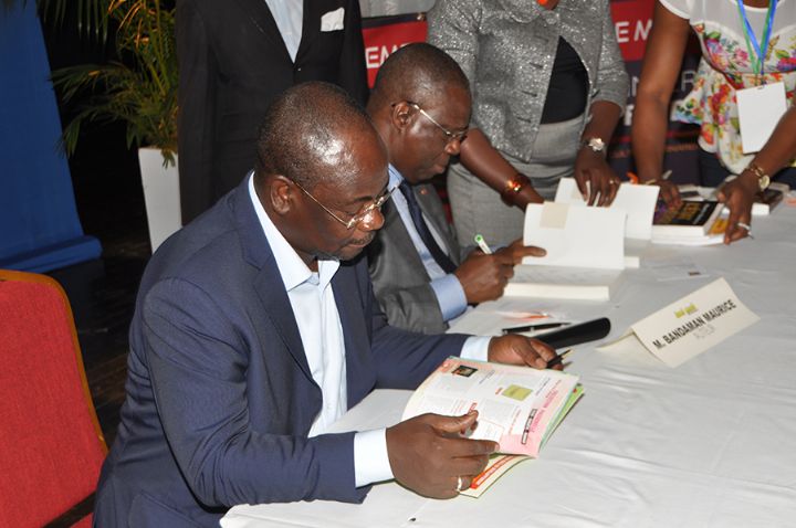 8e édition du Salon international du Livre d’Abidjan (SILA 2016) : Véronique Tadjo remporte le ‘’Grand Prix Bernard Dadié de la littérature’’ (2016)