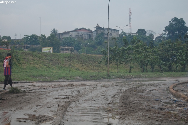Infrastructures urbaines / Pierre Dimba (coordonnateur général du Puiur), sur Onuci Fm : “Voici les travaux que nous réaliserons en 2012