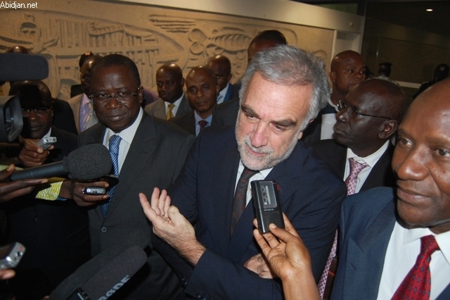 Luis Moreno-Ocampo, procureur de la Cpi, à son arrivée, hier : « Nous voulons appliquer la justice aux responsables et aux coupables »