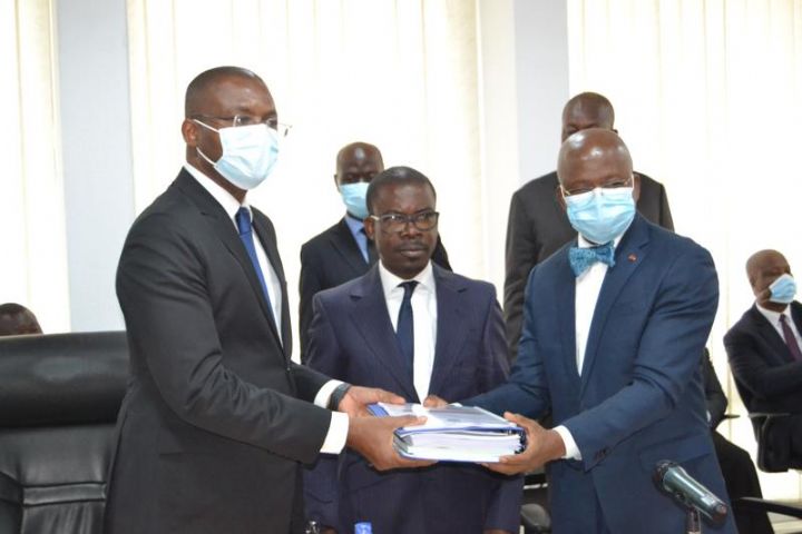 Cérémonie de passation de charge : Le ministre Sidi TOURE passe la main au nouveau ministre de la Communication, des Médias et de la Francophonie