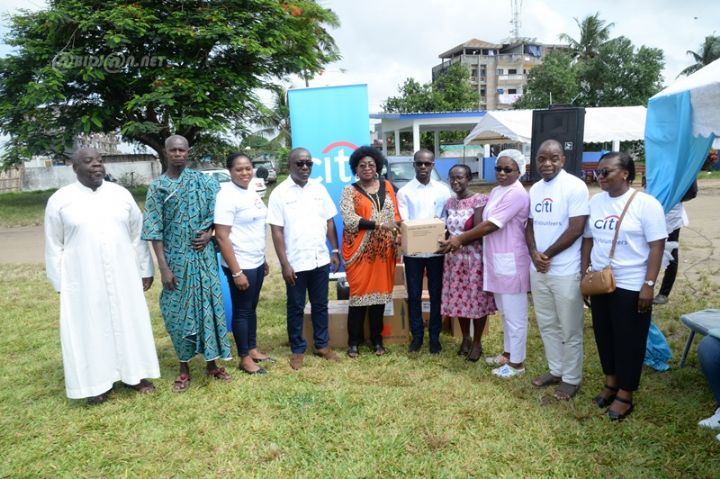 Santé : Don de médicaments et d’équipements à la formation urbaine communautaire d’Anoumabo