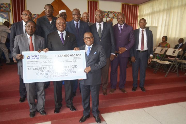 Koumassi: un don de 600 millions F Cfa pour booster les travaux de l’hôtel communal