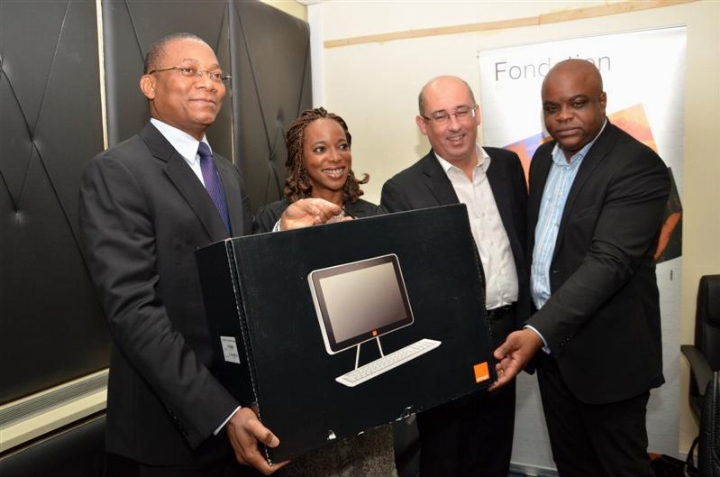 La Fondation Orange Côte d’Ivoire Télécom offre des ordinateurs aux élèves des lycées et collèges de Côte d’Ivoire