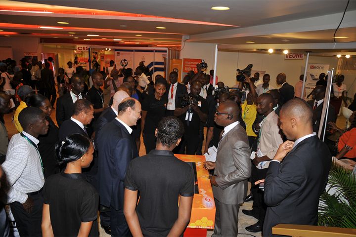 Les télécoms en fête une semaine avant la Noël à Abidjan