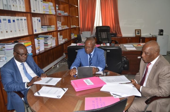 Santé/Passation de charge :  le nouveau Directeur de Cabinet, M. Kouadio KONAN Raoul remplace le Professeur  KEITA Kader