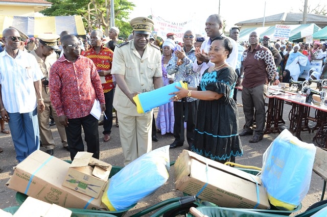 Bienfaisance: Dominique Ouattara fait encore parler son cœur