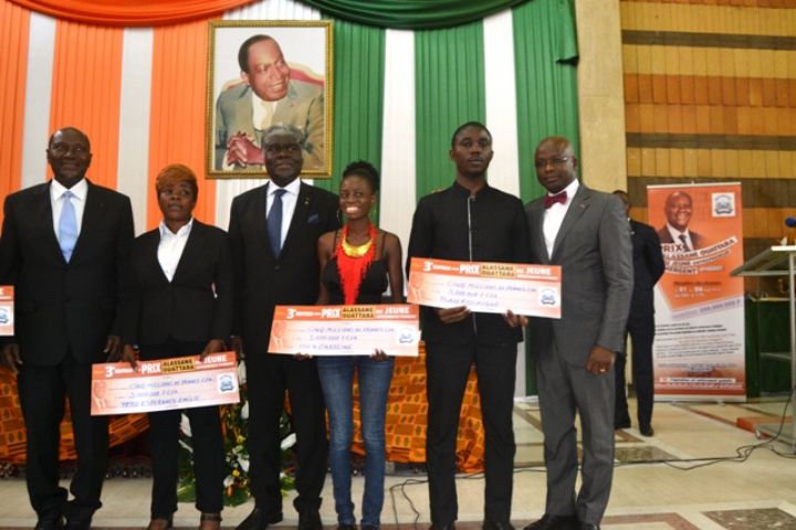 Prix ADO 2016 du Jeune Entrepreneur émergent : 40 lauréats reçoivent leurs chèques