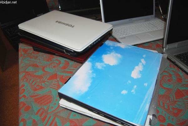 Candidat aux législatives, Daniel N’Guessan offre des ordinateurs à des enseignants