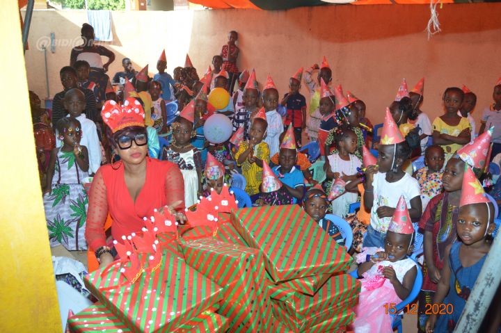 Noël 2020 : La Fondation AWI offre des cadeaux aux enfants de la maternelle Nadiani Mory Fadiga