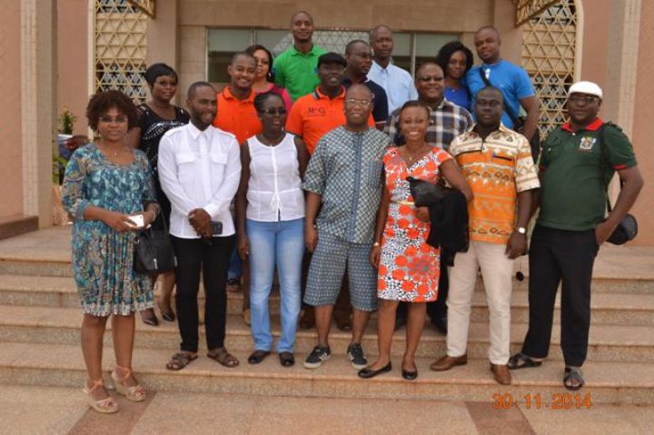 Les étudiants de l ’ESA (génération Lokpo) prépare un dîner gala