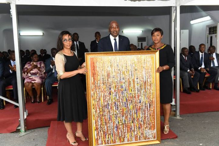 Vœux de nouvel an : le personnel offre un tableau au Premier Ministre Amadou Gon Coulibaly