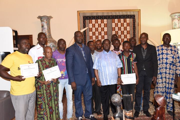 Cure herniaire: les actions de l’ONG La Vie saluées par le Président Bédié