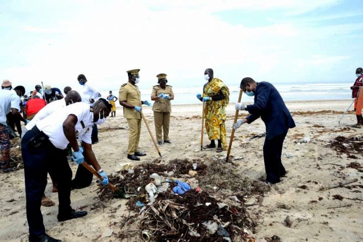 Journée mondiale des océans : Joseph Séka Séka lance, à Assinie, un plan national de lutte contre les sargasses