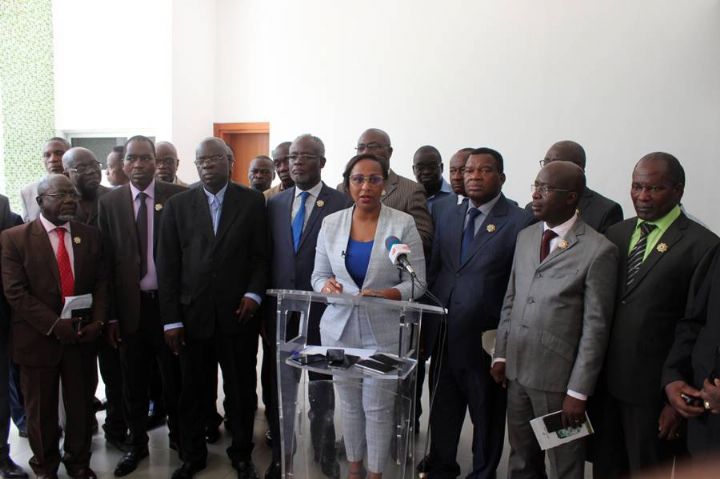 Les groupes parlementaires de l’opposition se retirent du processus de révision de la Constitution