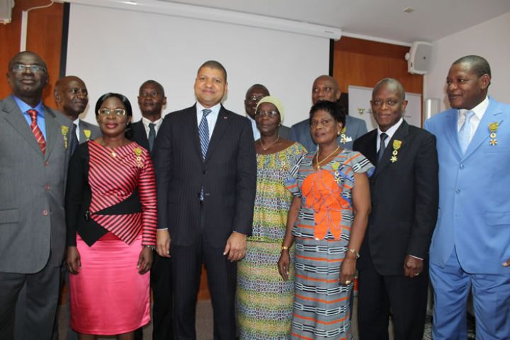 Dix agents du ministère du Commerce décorés