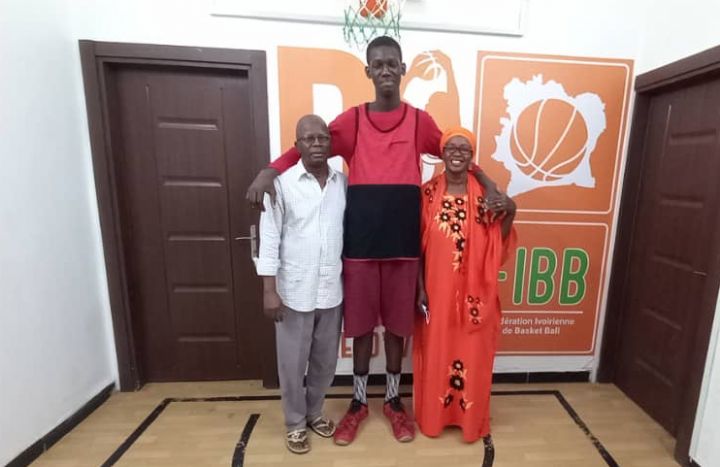 Basket-ball: Le prometteur Diaby Cheick en route pour la NBA Academy Africa