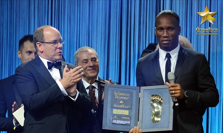 Didier Drogba remporte le prestigieux Golden Foot Award