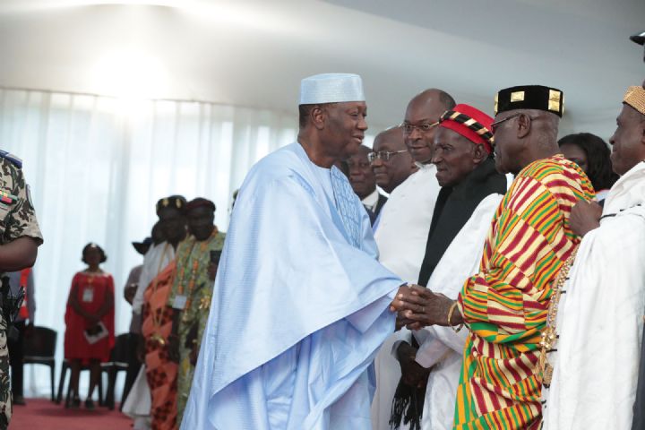 Alassane Ouattara rend hommage au président sortant de la CEI