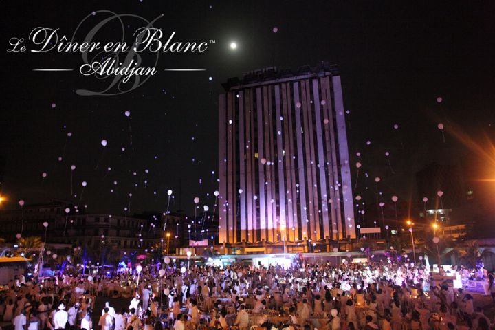 Le Dîner en Blanc , un grand succès à Abidjan pour un phénomène épicurien mondial.