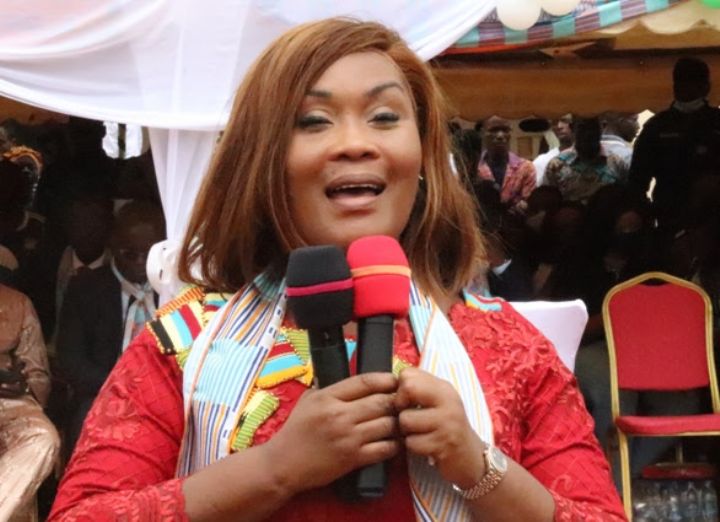 La ministre Belmonde Dogo apporte la compassion du gouvernement aux sinistrés de Bouaflé