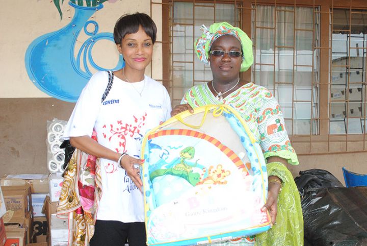 Une ex-ministre et les femmes de Caréna débarquent dans une pouponnière