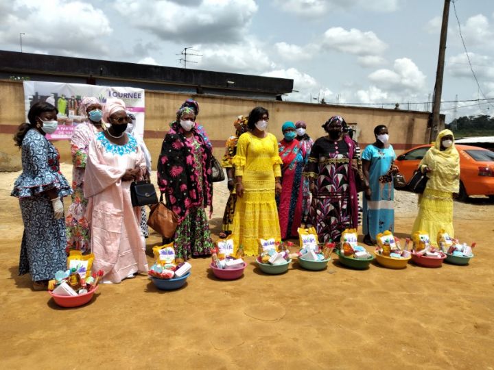 Lutte contre le Covid-19 : les femmes de Williamsville reçoivent des kits alimentaires d’une ONG