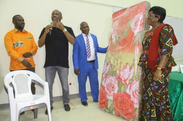 Amélioration des conditions de vie des étudiants de l’Université Jean Lorougnon Guédé de Daloa: Le Ministre Mamadou Touré offre 100 matelas et 200 chaises