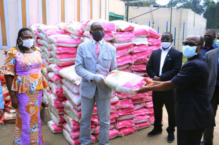 Solidarité covid-19 : des kits alimentaires et sanitaires offerts aux populations carcérales d’Abidjan, de Grand-Bassam, de Tiassalé et de Bouaké