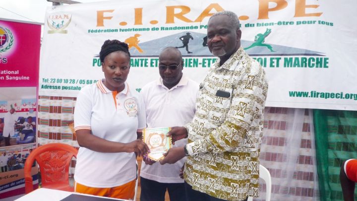 Santé : le Centre National de Transfusion Sanguine signe une convention avec la FIRAPE au cours d’un don de sang