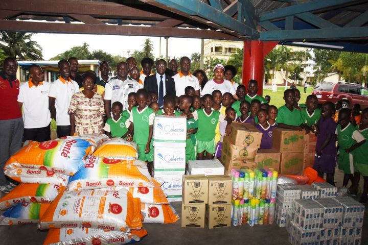 Des jeunes pro- Guillaume Soro font d’importants dons à l’orphelinat de Bingerville