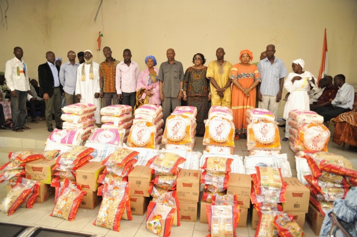 Ramadan - Mme Dominique Ouattara soulage les femmes musulmanes