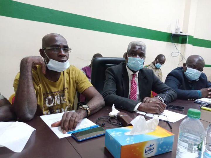 Douanes  : les agents menacent de « baisser les bras »