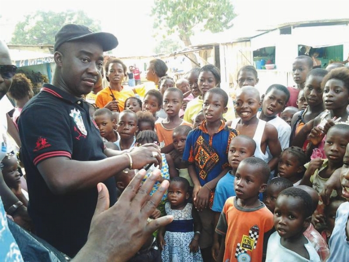 Noël à Cocody : au nom de la Première dame Dominique Ouattara, Dr Arsène Ouattara soulage plus de 2500 enfants