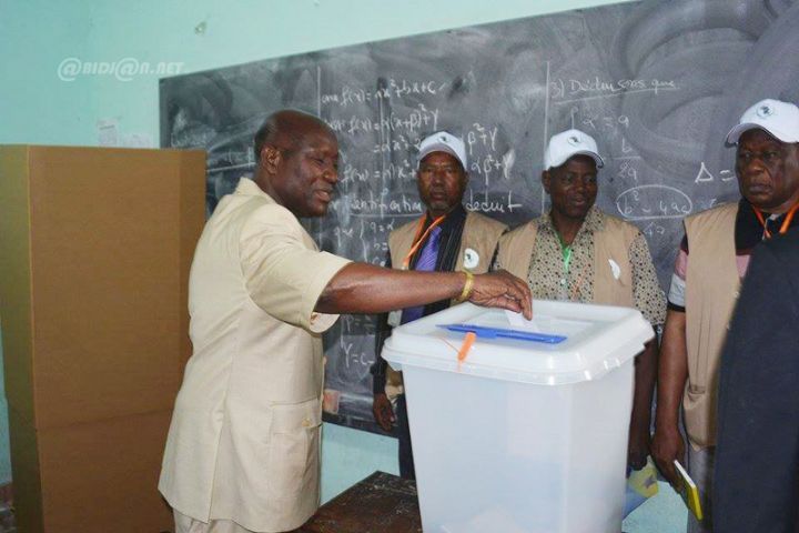 Le couple Duncan a voté dans la sérénité aux II plateaux