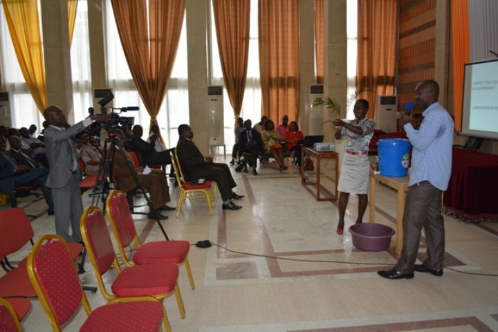 Prevention contre Ebola: le District d’Abidjan sensibilise ses agents sur les mesures d’hygiène