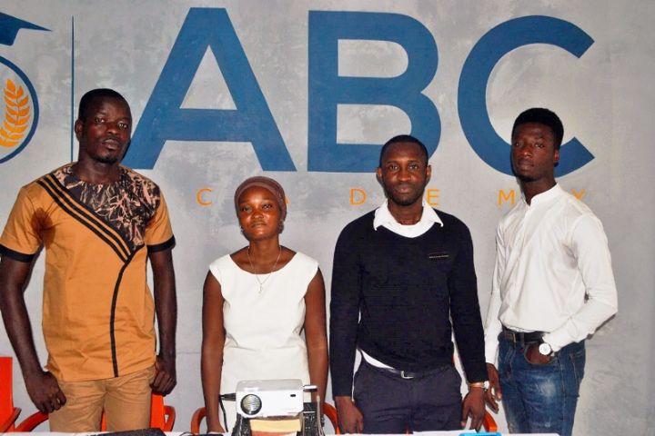 Excellence en milieu scolaire : des jeunes entrepreneurs ivoiriens vivant aux Etats-Unis s’engagent à relever le niveau de l’éducation en Côte d’Ivoire.