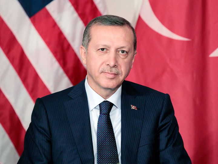 Turquie: Erdogan en tête de la présidentielle mais contraint à un second tour