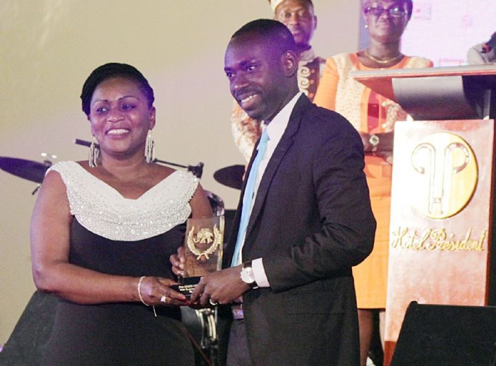 EBONY 2016 : le journaliste Arsène Yapi lauréat du prix pour la promotion des Droits de l’Homme