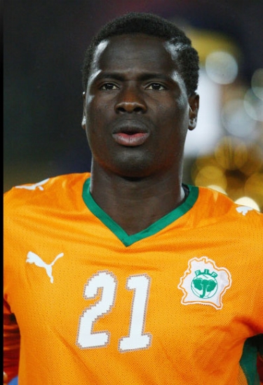 Football / Œuvres caritatives : 	 Eboué présente sa Fondation au ministre Lobognon