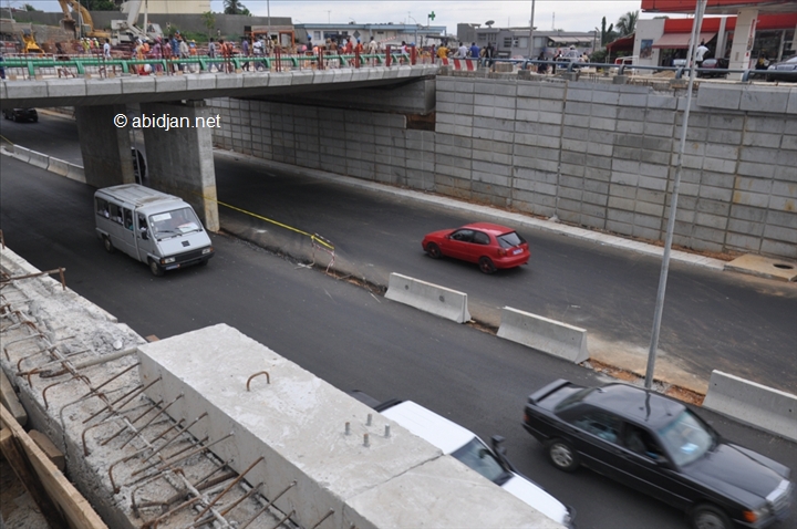 Échangeur d’Adjamé-Liberté : Le pont transformé en marché !